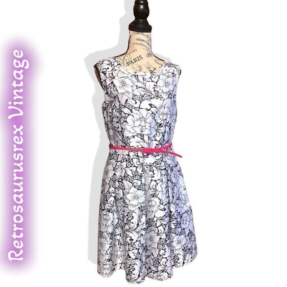 Pinup Style Dress - Picture 4 of 6